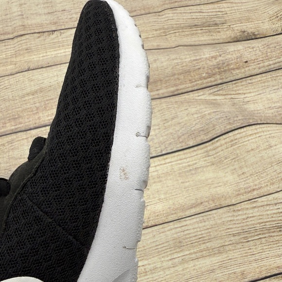 Nike Black Athletic Shoes with White Logo - Picture 9 of 10